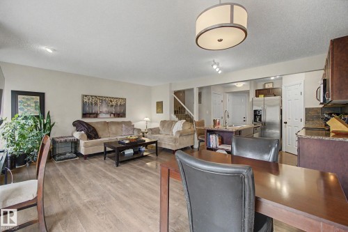 7 Peter Street, Spruce Grove, AB - Indoor Photo Showing Living Room