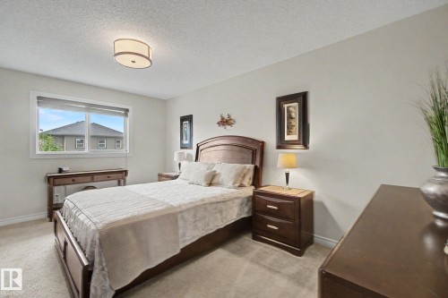 7 Peter Street, Spruce Grove, AB - Indoor Photo Showing Bedroom