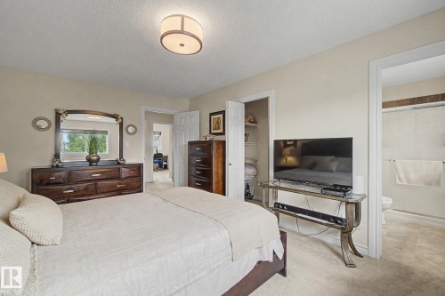 7 Peter Street, Spruce Grove, AB - Indoor Photo Showing Bedroom