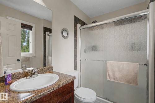 7 Peter Street, Spruce Grove, AB - Indoor Photo Showing Bathroom