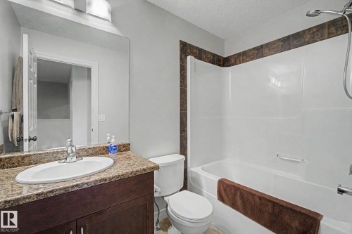 7 Peter Street, Spruce Grove, AB - Indoor Photo Showing Bathroom