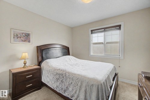 7 Peter Street, Spruce Grove, AB - Indoor Photo Showing Bedroom