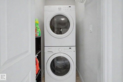 7 Peter Street, Spruce Grove, AB - Indoor Photo Showing Laundry Room