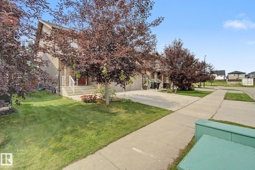 7 Peter Street, Spruce Grove, AB - Outdoor