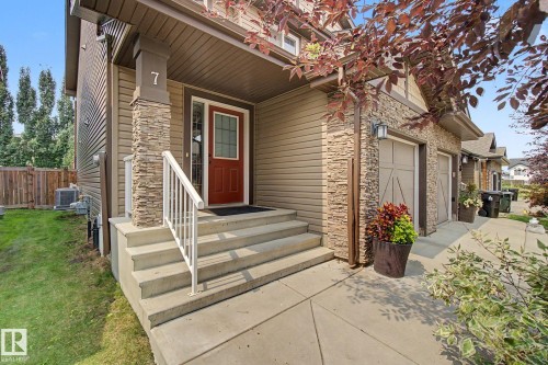 7 Peter Street, Spruce Grove, AB - Outdoor