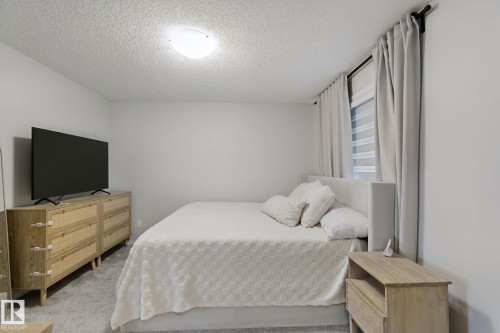 White walls and carpeted flooring - 8535 Ellis Link Link Nw, Edmonton, AB 