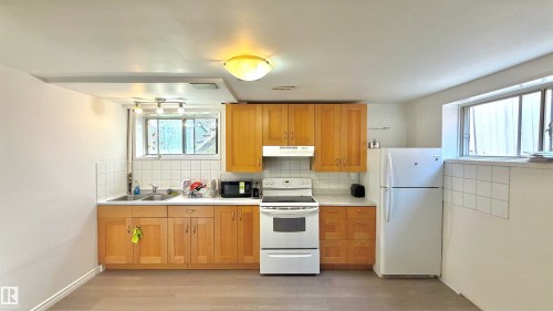 4928 31 Avenue Nw, Edmonton, AB 
