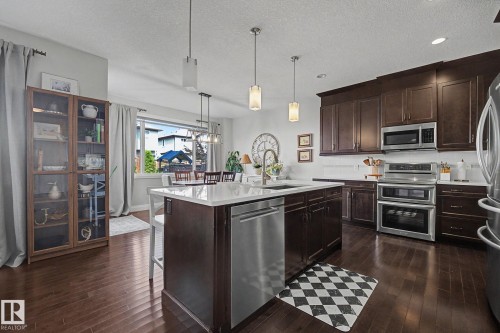 2004 South Creek Drive, Stony Plain, AB - Indoor Photo Showing Kitchen With Upgraded Kitchen