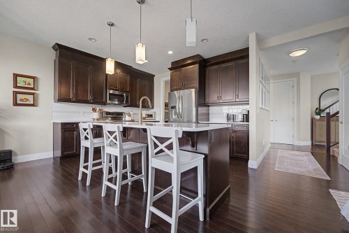 2004 South Creek Drive, Stony Plain, AB - Indoor Photo Showing Kitchen With Upgraded Kitchen