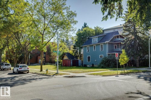 8925 100 Street Nw, Edmonton, AB 