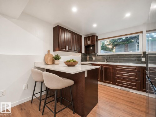 3903 62 Street Nw, Edmonton, AB 