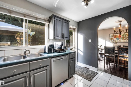10332 29 Street Nw, Edmonton, AB 
