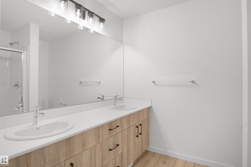 #21 1430 Aster Wy Nw, Edmonton, AB - Indoor Photo Showing Bathroom