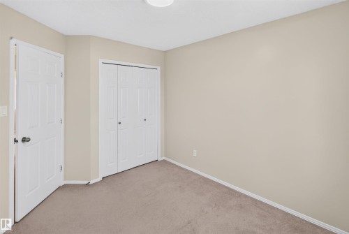 Neutral tone walls with white trim - 4409 150 Avenue Nw, Edmonton, AB 