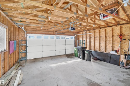 Exposed wood framing and ceiling trusses - 4409 150 Avenue Nw, Edmonton, AB 