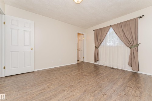 9810 98A Avenue, Morinville, AB 