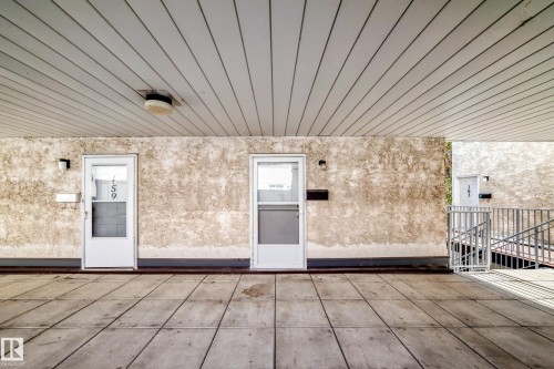 Covered entry with concrete flooring - 161 Lancaster Terrace Nw, Edmonton, AB 