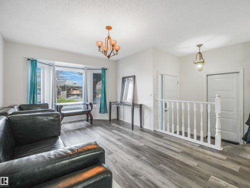3467 39 Street Nw, Edmonton, AB 