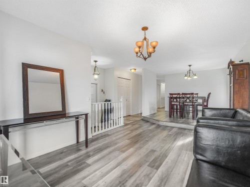 3467 39 Street Nw, Edmonton, AB 