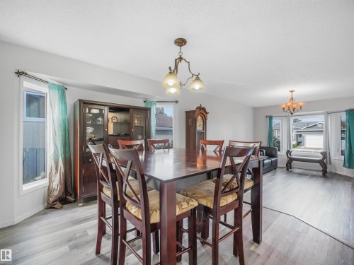 3467 39 Street Nw, Edmonton, AB 