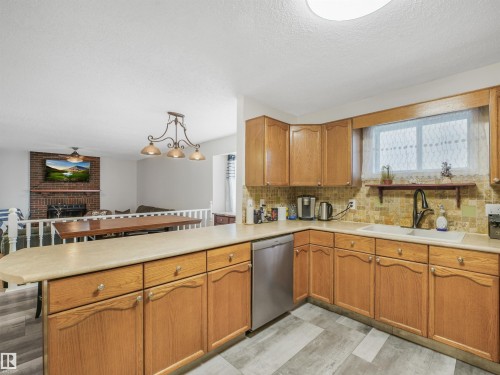 3467 39 Street Nw, Edmonton, AB 
