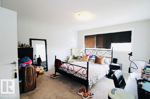 Window with dual-layer blinds, wall-to-wall carpeting, and a flush-mount ceiling light fixture - 17440 77 Street Nw, Edmonton, AB 