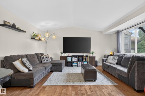 1594 69 Street NW  Edmonton, AB T6K 3R3