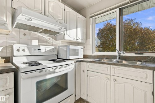 3143 78 St Nw, Edmonton, AB 