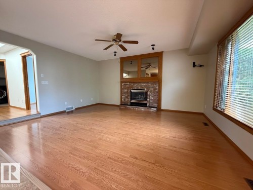 4444 30 Street Northwest , Edmonton, AB T6T 1H1 5