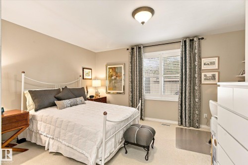 Recessed ceiling light fixture, window with white blinds, and light-toned wall paint - 13862 Ravine Drive Nw, Edmonton, AB 