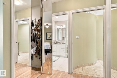 Hardwood flooring, mirrored closet doors, recessed lighting, tile flooring, and a curved wall architectural detail - 13862 Ravine Drive Nw, Edmonton, AB 