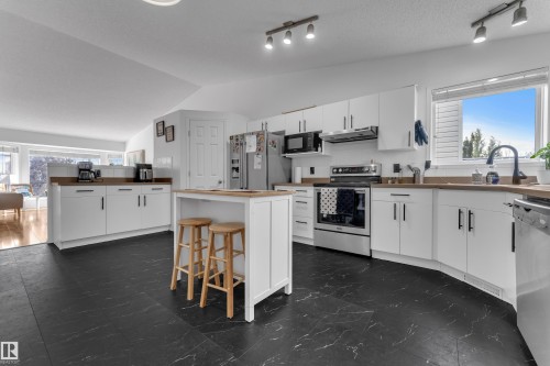 1233 Ormsby Lane Nw, Edmonton, AB 