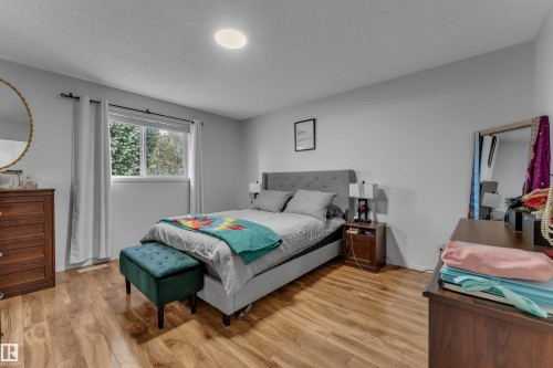 1233 Ormsby Lane Nw, Edmonton, AB 