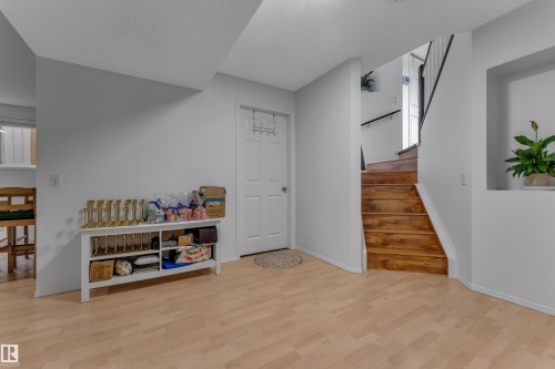 1233 Ormsby Lane Nw, Edmonton, AB 