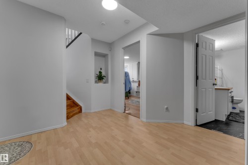 1233 Ormsby Lane Nw, Edmonton, AB 