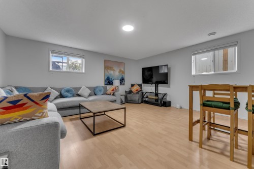 1233 Ormsby Lane Nw, Edmonton, AB 