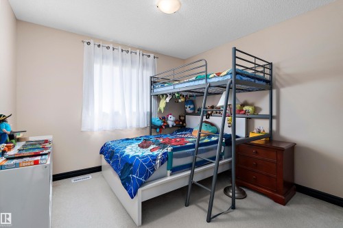 Neutral-toned walls complement plush carpeting - 11515 16 Avenue Sw, Edmonton, AB 