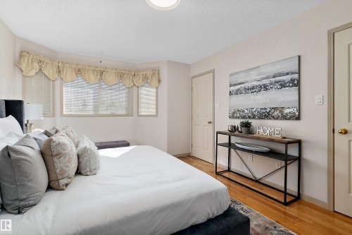 Hardwood-finish flooring, bay window with valances, and recessed lighting - 1046 Blackburn Close Sw, Edmonton, AB 