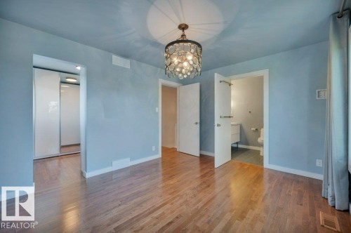 Looking towards large walk-in closet and 5-pc ensuite - 895 Lee Ridge Road Nw, Edmonton, AB 