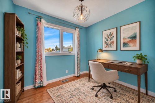 Bedroom 2. NE exposure. Hardwood floors. Virtually staged for inspiration. - 895 Lee Ridge Road Nw, Edmonton, AB 