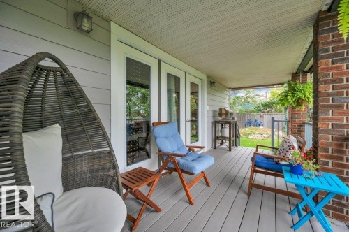 Composite deck overlooking large back-yard - 895 Lee Ridge Road Nw, Edmonton, AB 