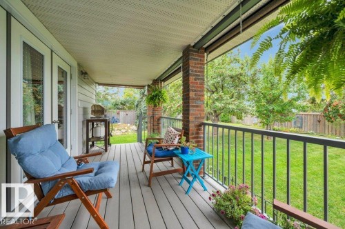 Composite deck overlooking large back-yard - 895 Lee Ridge Road Nw, Edmonton, AB 
