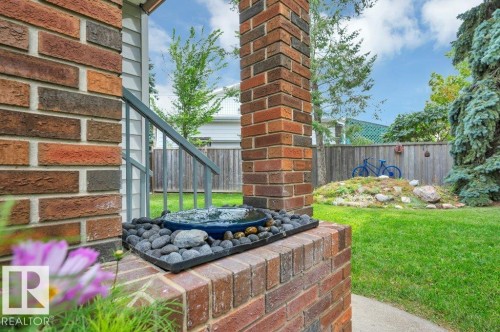 Feature fountain/birdbath - 895 Lee Ridge Road Nw, Edmonton, AB 