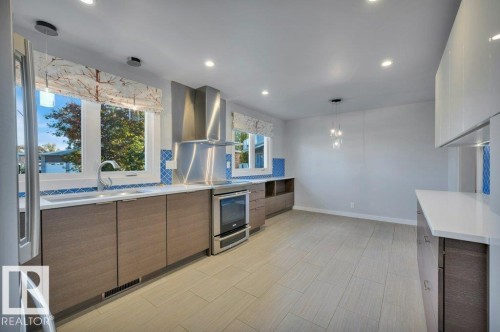 Custom two-tone kitchen - 895 Lee Ridge Road Nw, Edmonton, AB 