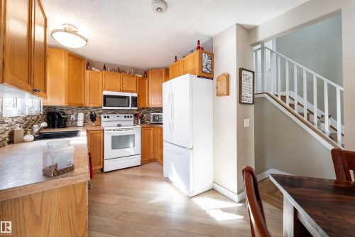 6007 37 Avenue Nw, Edmonton, AB 
