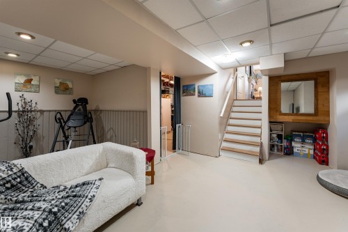 6007 37 Avenue Nw, Edmonton, AB 