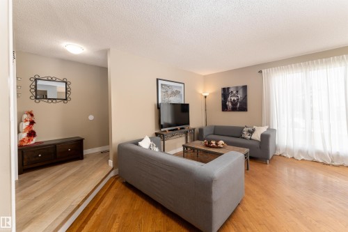 6007 37 Avenue Nw, Edmonton, AB 