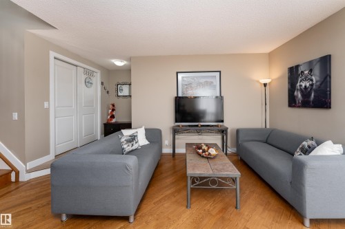 6007 37 Avenue Nw, Edmonton, AB 