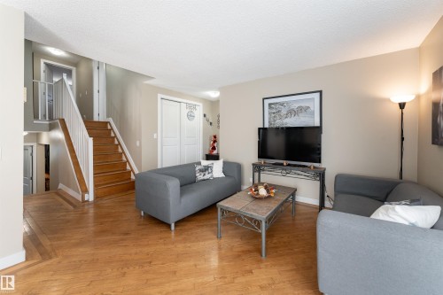 6007 37 Avenue Nw, Edmonton, AB 
