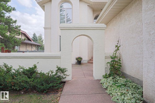 Stucco exterior with an arched entry - 995 Ogilvie Boulevard Nw, Edmonton, AB 